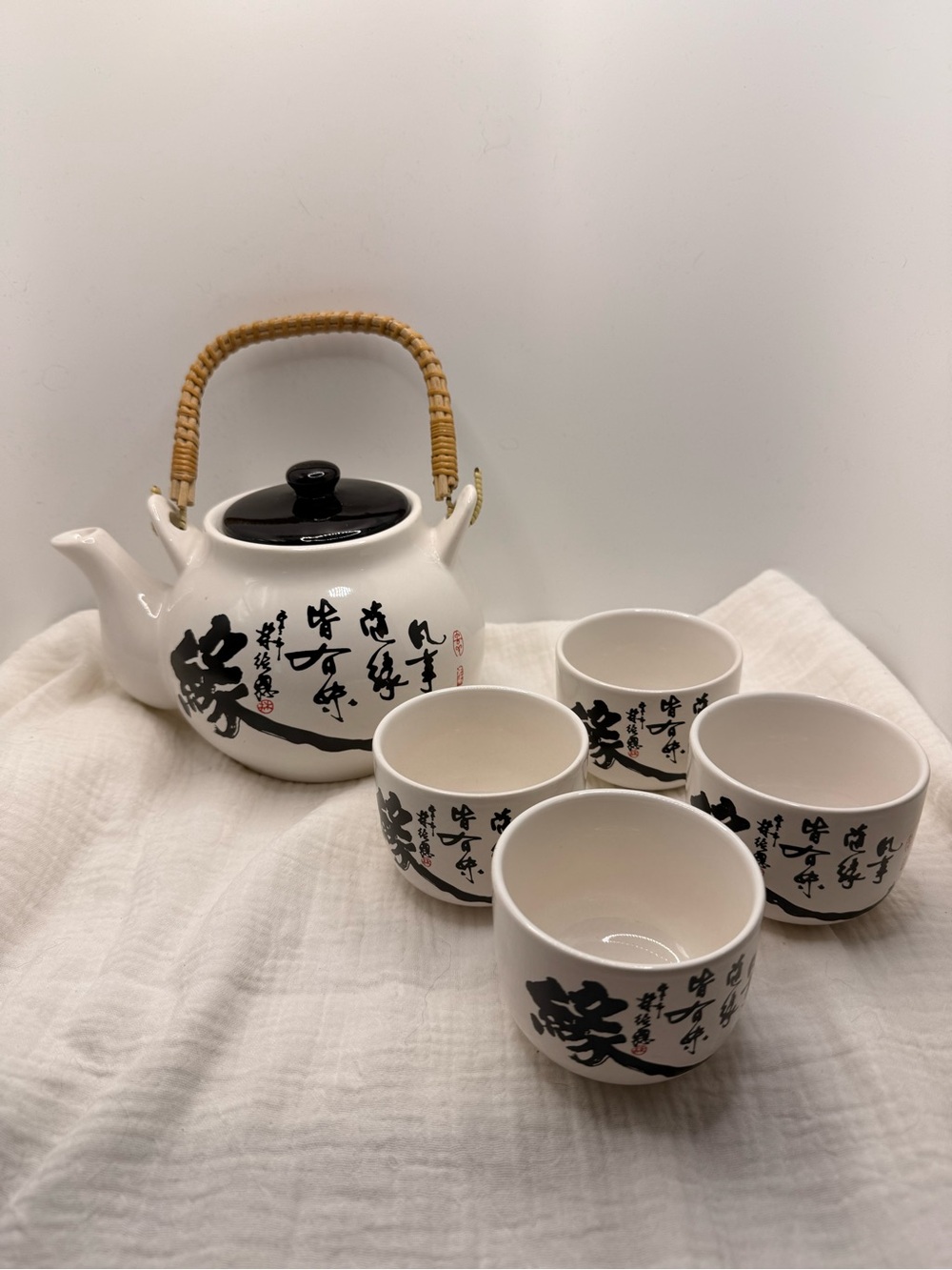 Vintage Asian Black & White Calligraphy Tea Set Teapot W/ 5 cups Made in Taiwan